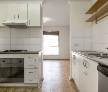 Recently Renovated Townhouse! - Photo 5