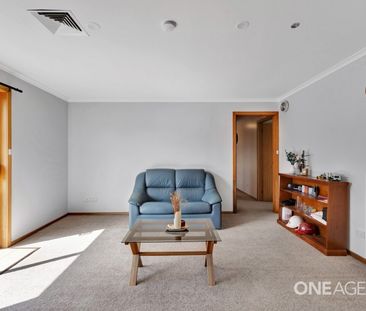 Well Maintained Large Family Home! - Photo 4