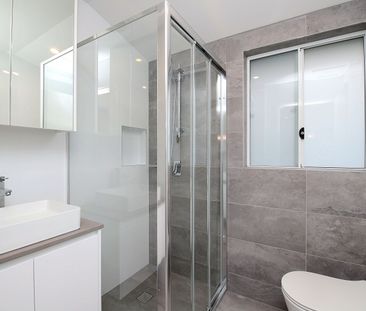 Modern One-Bedroom Property - Photo 3