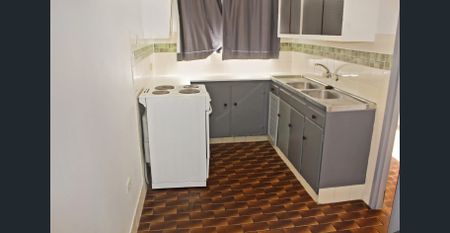 Two Bedroom Unit in West Gladstone - Photo 2