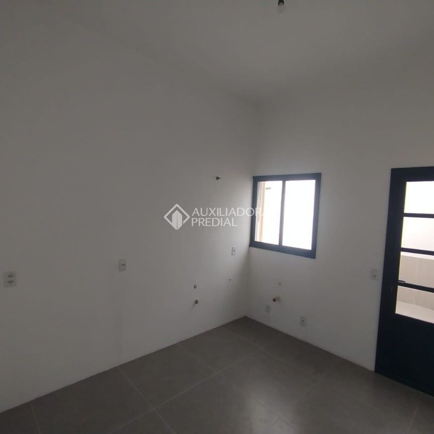 Casa com 2 quartos e 120m² para alugar em Santana, Porto Alegre. - Photo 1
