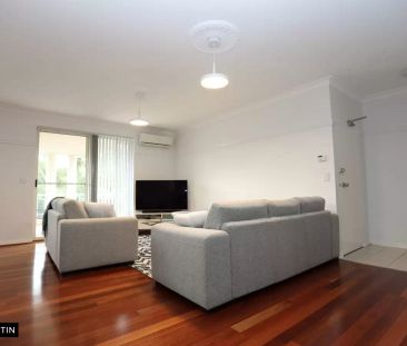 MGM MARTIN – TOP FLOOR 3-BEDROOM APARTMENT - Photo 1