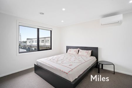 21 Distinction Avenue, Craigieburn - Photo 4