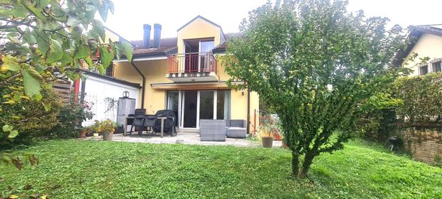 Charming semi-detached villa with 5.5 rooms in Rolle - Photo 1