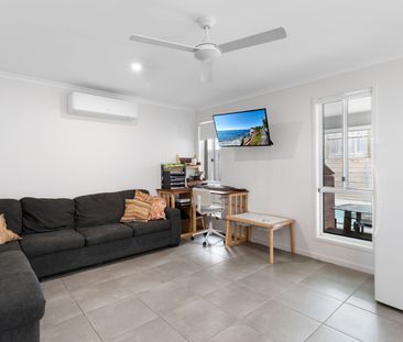 LOW MAINTENANCE HOME WITH SWIMMING POOL - Photo 3