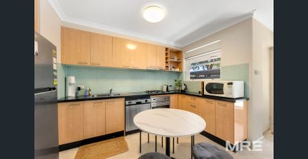 Prime Elsternwick living furnished apartment moments to shops - Photo 2