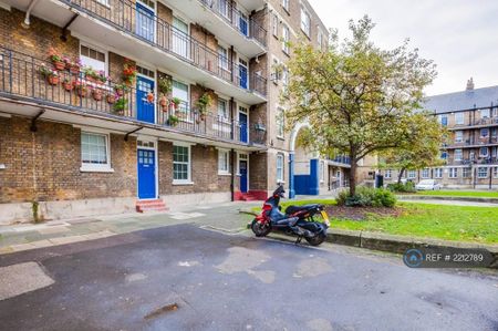 1 bedroom in a flat share to rent - Photo 4