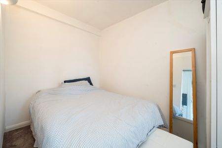 Sinclair Gardens, Brook Green, W14, London - Photo 2