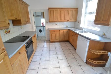 6 bedroom semi-detached house to rent - Photo 5