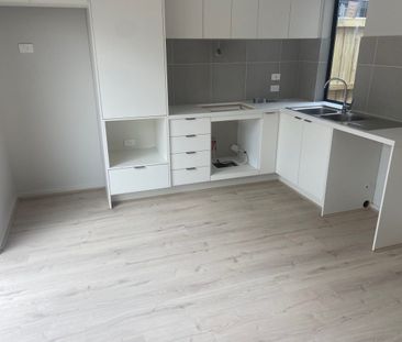 Brand New Family Home in WOLLERT! - Photo 3