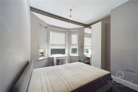 1 bedroom in a house share to rent - Photo 2