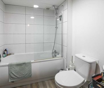 2 bedroom end of terrace house to rent - Photo 1