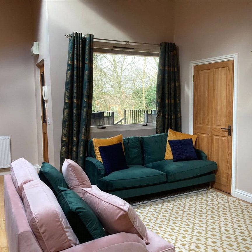 Spacious unfurnished first floor flat in a rural location with MOST BILLS INCLUDED. - Photo 1