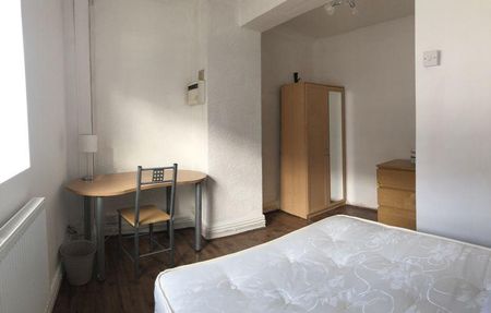 7 bedroom detached house to rent - Photo 4