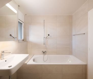 Superb renovated duplex of 4.5 rooms in a quiet and green setting - Photo 6