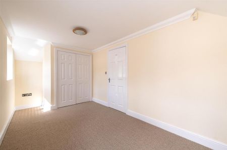 3 bedroom mews to rent - Photo 4