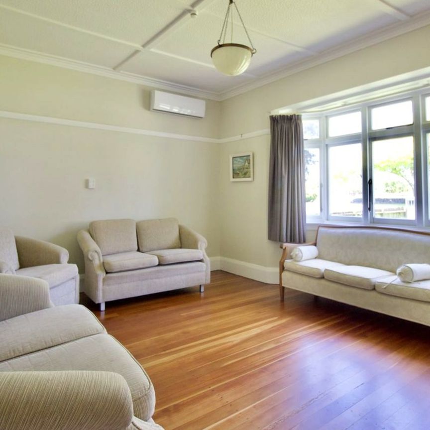 Charming 3-Bedroom Character Home - Large Fenced Section - Photo 1