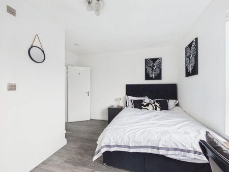 Property to rent - Photo 2