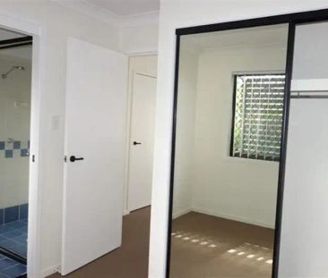 “ANNERLEY PRECINCT, 2 LIVING AREAS TOWNHOUSE” - Photo 3