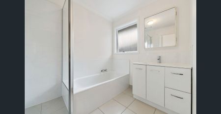 Spacious 3-Bedroom Family Home in Prime Frankston Location - Photo 4