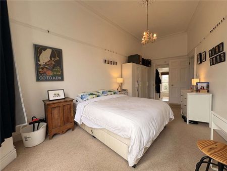A bright two bedroom apartment - Photo 5