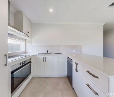 3 BEDROOM - DUAL LIVING HOME - Photo 6