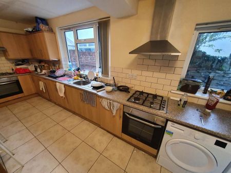 8 bedroom house to rent - Photo 3