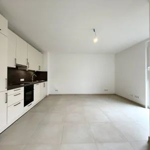 BEZUGSFERTIG: Neubau-Erstbezug mit Freifläche und Küche! - Photo 1