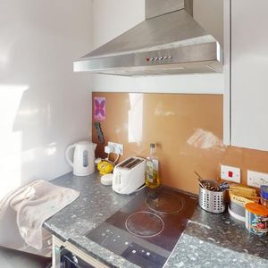 Studio to rent - Photo 3