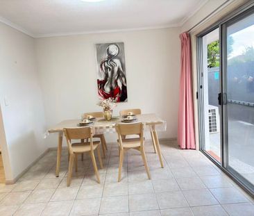 2 Bedroom House in Bundall - Photo 5