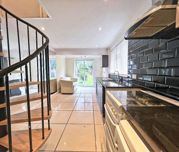 Southampton Street, Farnborough, GU14 - Photo 2