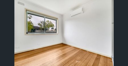 Cosy Family Home With A Large Backyard - Photo 4