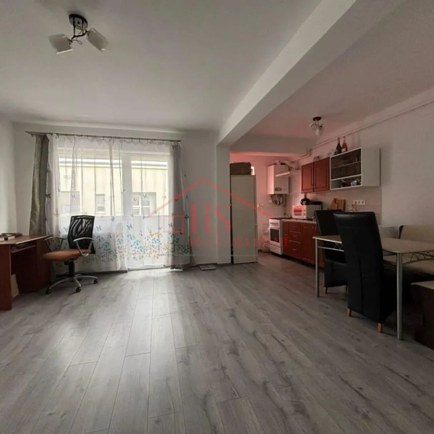 Apartament de inchiriat, 2 camere, parcare inclusa. Zona Sesul de Sus, Floresti - Photo 1