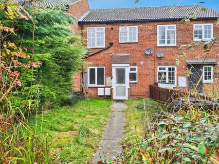 1 bedroom ground floor maisonette to rent - Photo 5