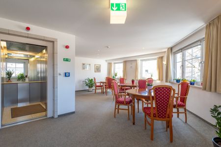 SENIORENRESIDENZ: TOP 2 Zimmer Wohnung mit Balkon in Ottobrunn - betreutes Wohnen light - Photo 4