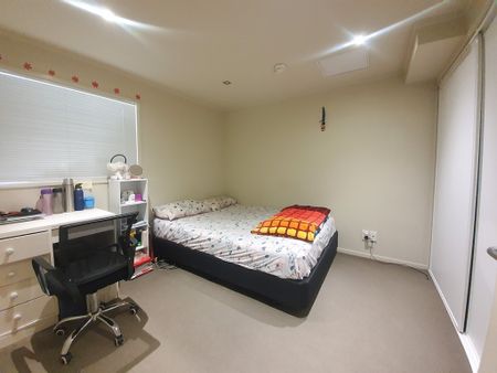 City Centre - Fully Furnished 1 Bedroom Apartment With A Carpark - Photo 4