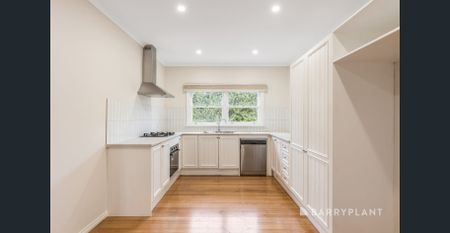 Classic charm meets comfortable living in a sought-after Belmont setting - Photo 5