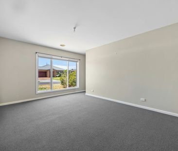 MODERN THREE BEDROOM HOME IN ALFREDTON - Photo 2