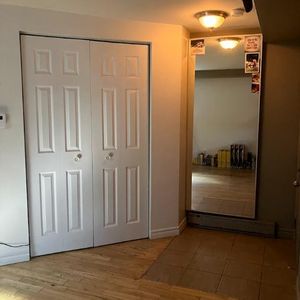 2 1/2, studio, électros et électricité inclus - Photo 2