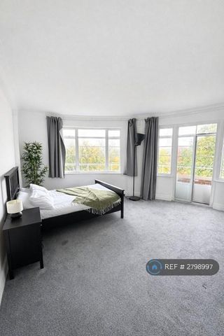 1 bedroom in a flat share to rent - Photo 4