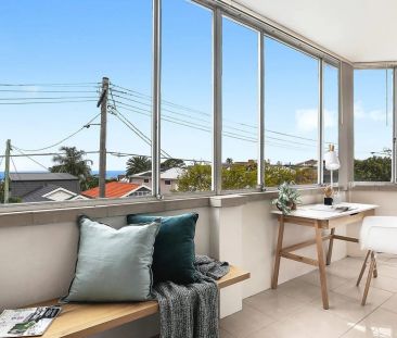 Spacious 2 bedroom apartment with ocean views - Photo 1