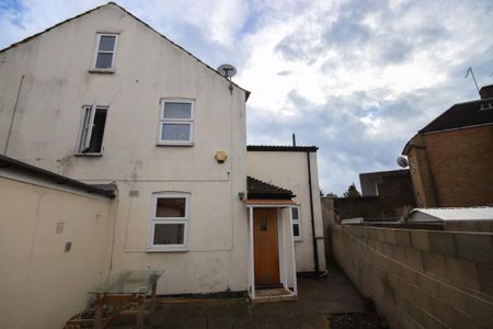 2 bedroom maisonette to rent - Photo 4