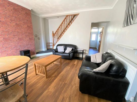 4 bedroom terraced house to rent - Photo 1