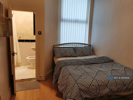 1 bedroom in a house share to rent - Photo 4