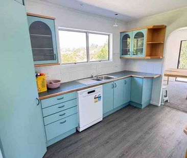 Charming 4BR Home in Browns Bay - Photo 3