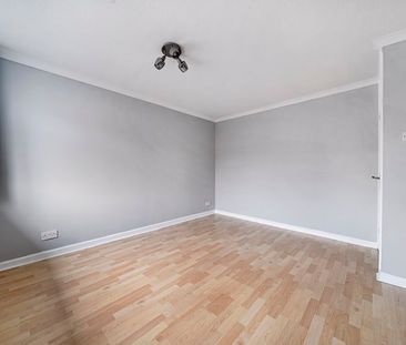 Little Thatch, Godalming, Surrey, GU7 - Photo 2