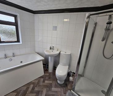 1 bedroom in a house share to rent - Photo 4