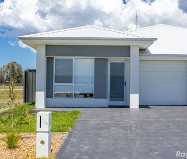 BRAND NEW 4-BEDROOM DUPLEX!! - Photo 5