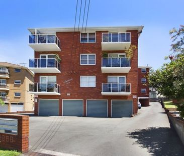Light-Filled Living in the Heart of Cronulla - Photo 1