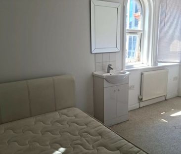 ROOM AVAILABLE IN SHARED HOUSE CENTRAL LANSDOWNE - Photo 4